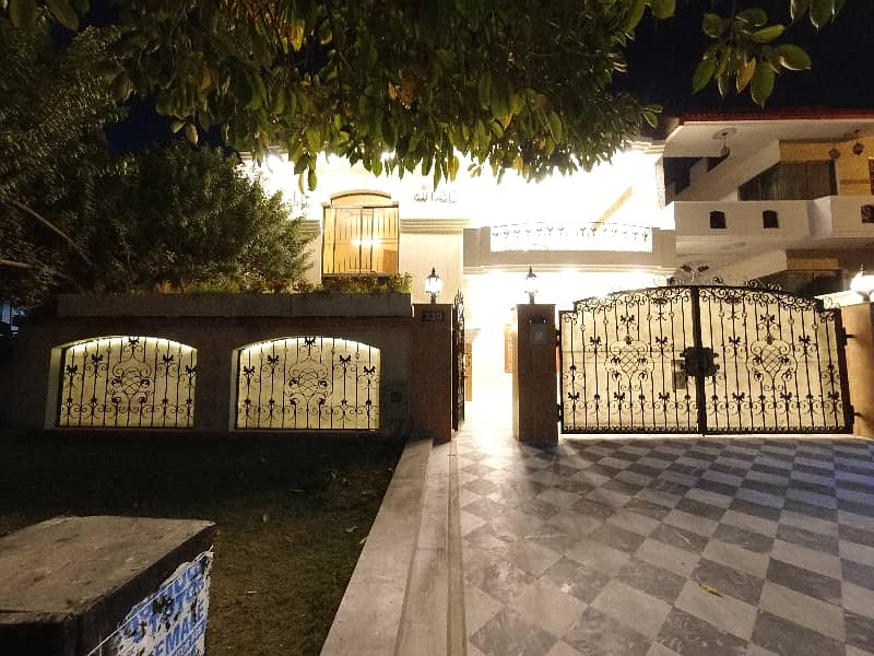 Luxurious 6-Bedroom House In F-11/2, Islamabad 1