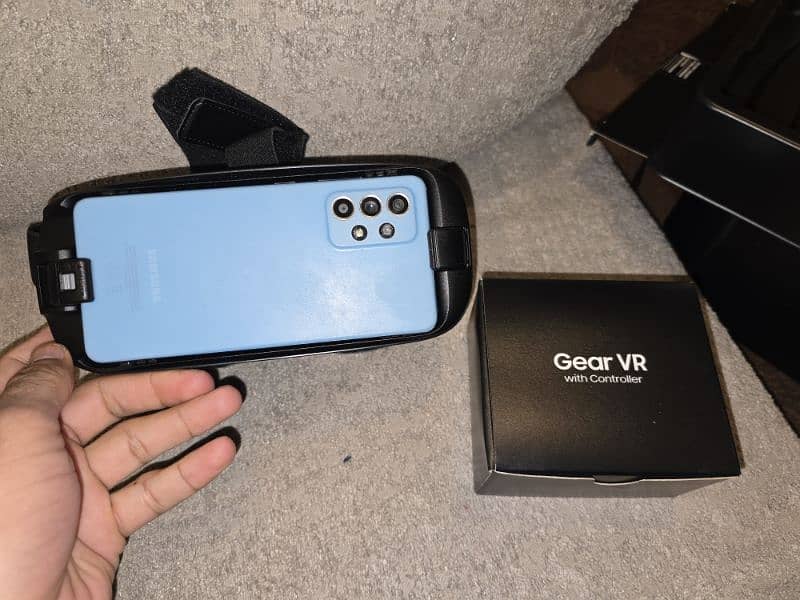 Samsung gear VR with controller 2