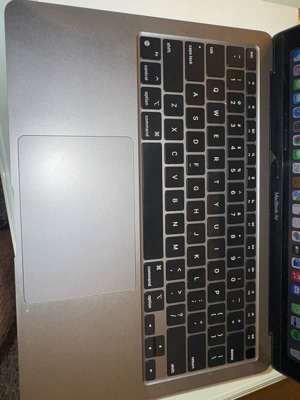 Macbook Air M1 2020 8/256 2