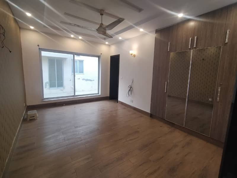 3 Beds Good Location 10 Marla House for Rent in Ex Air Avenue DHA Phase 8 Airport road Lahore. 5