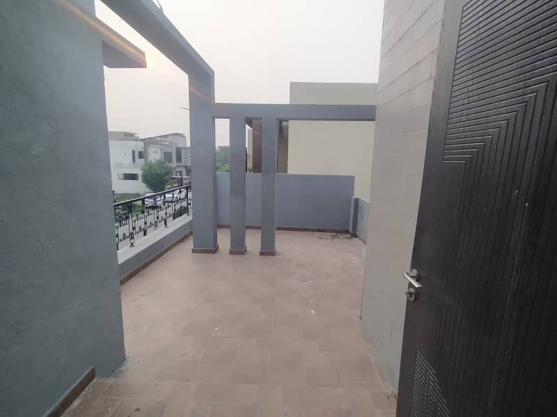 3 Beds Good Location 10 Marla House for Rent in Ex Air Avenue DHA Phase 8 Airport road Lahore. 7