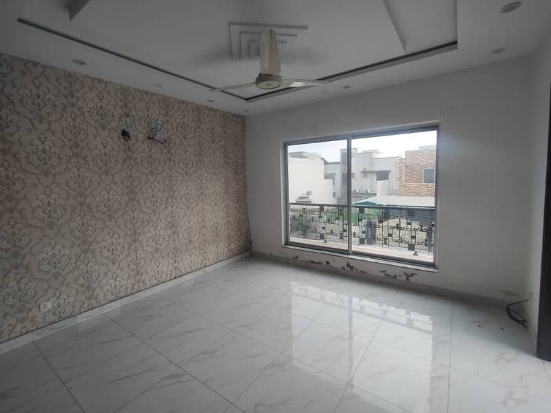 3 Beds Good Location 10 Marla House for Rent in Ex Air Avenue DHA Phase 8 Airport road Lahore. 8