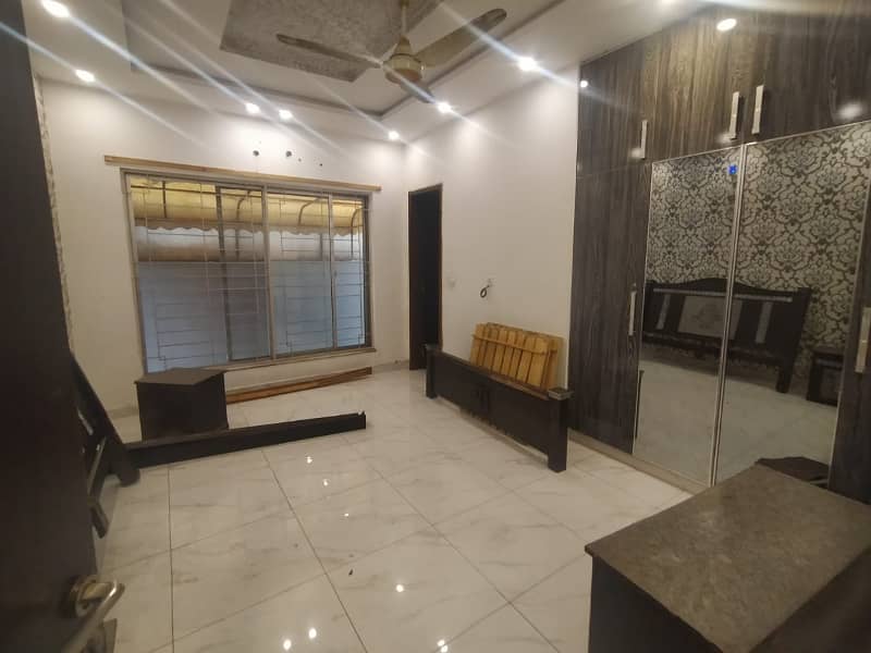 3 Beds Good Location 10 Marla House for Rent in Ex Air Avenue DHA Phase 8 Airport road Lahore. 10