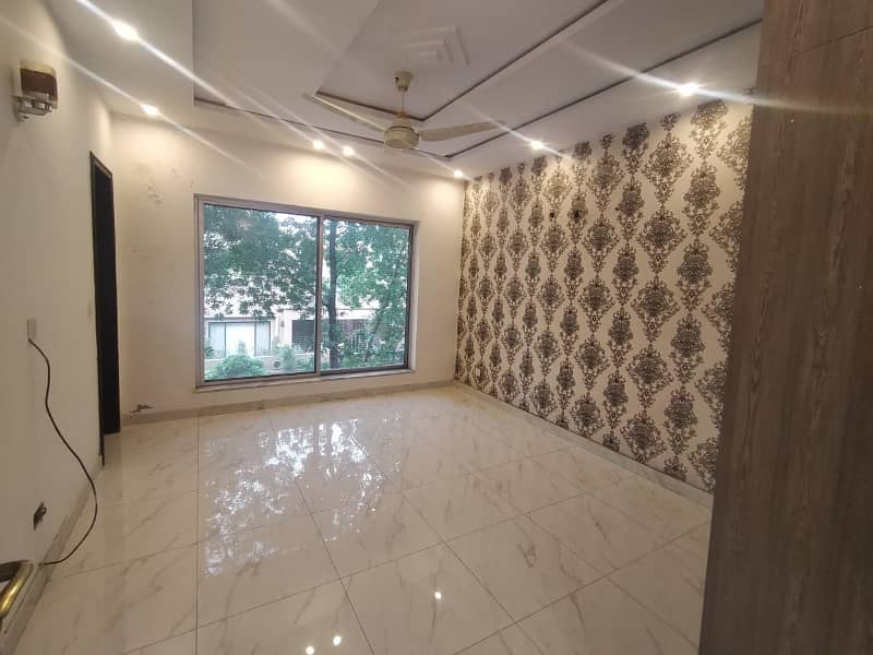 3 Beds Good Location 10 Marla House for Rent in Ex Air Avenue DHA Phase 8 Airport road Lahore. 12