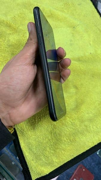 IPHONE XR SIM WORKING 64GB NON ACTIVE JV NON PTA WATER PACK 2