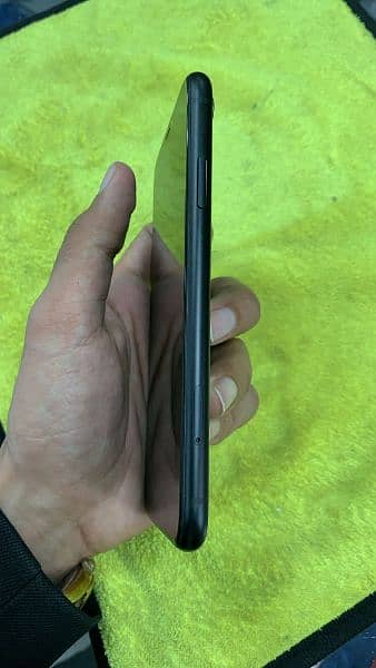 IPHONE XR SIM WORKING 64GB NON ACTIVE JV NON PTA WATER PACK 3