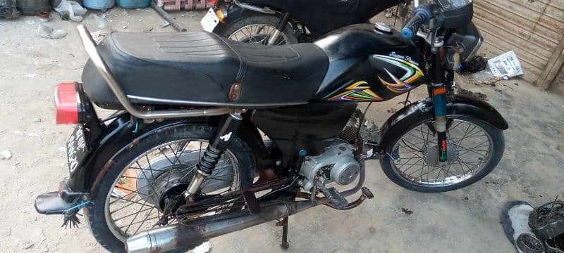 Super power black colour. 2019 Model for sell. 8