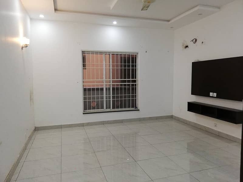 10 Marla Upper Portion Available For Rent In Azeem Colony Sialkot 0