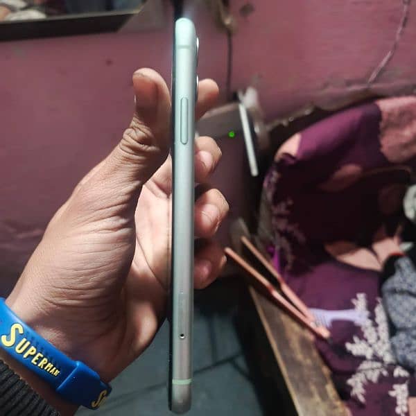 iPhone 11 128GB Non Pta 6