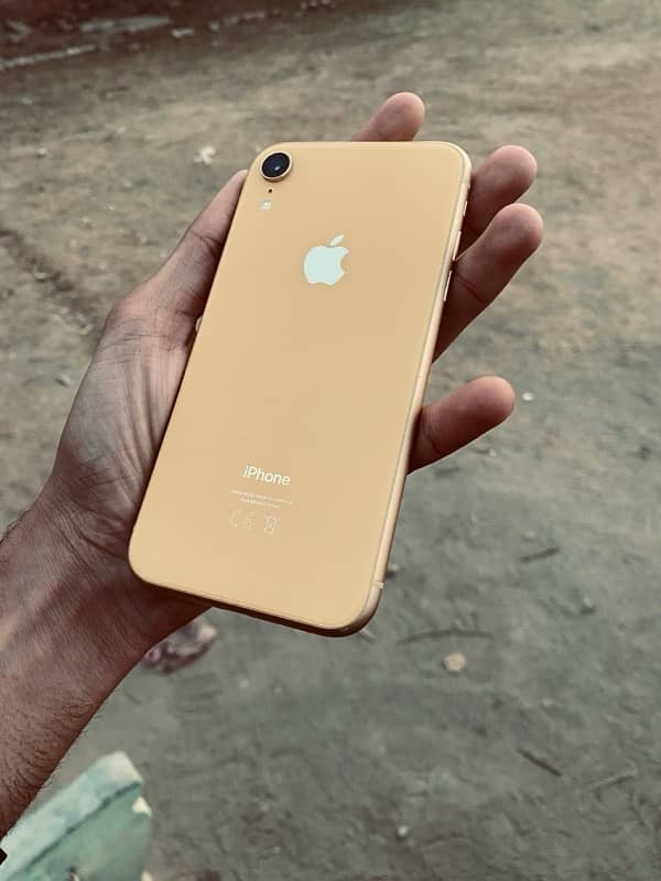 iphone xr 64 gb 03121924862 whatsap only 3