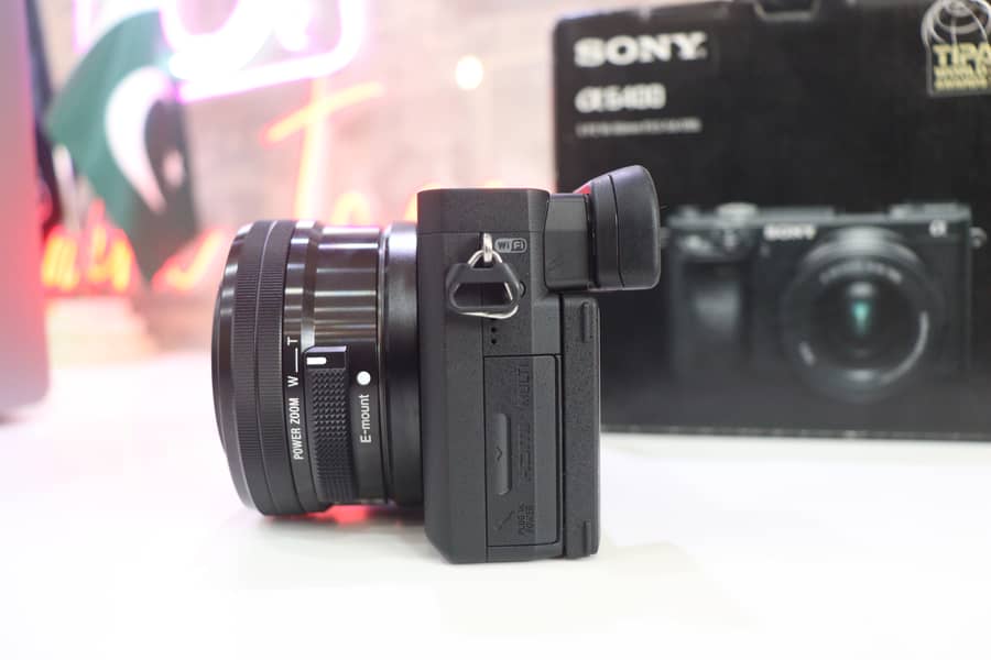 Sony A6400 With 16-50mm Lens 3