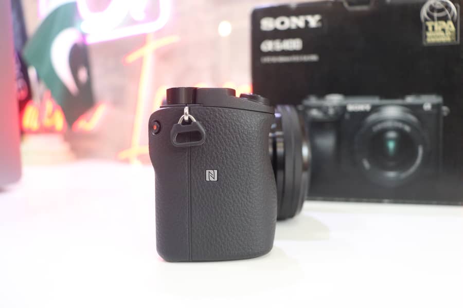 Sony A6400 With 16-50mm Lens 5