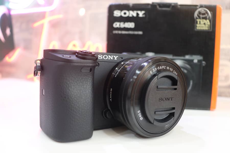 Sony A6400 With 16-50mm Lens 6