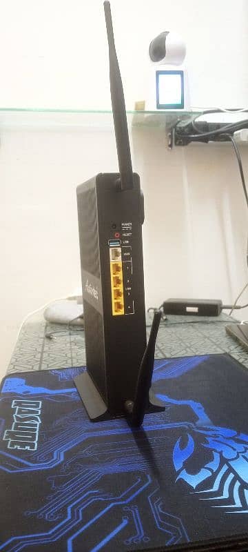 ActionTEC F2300 Gigabit Dual-band Wireless Router 1