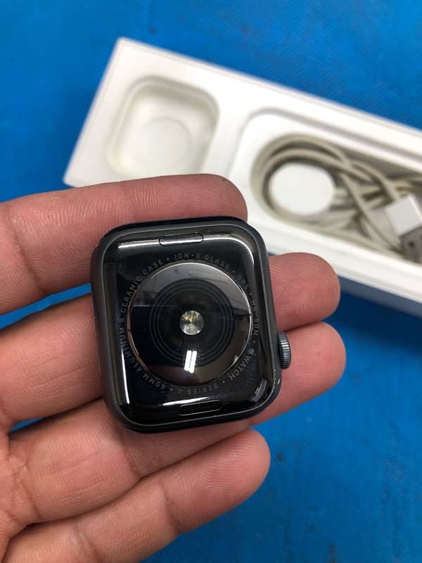 Apple Watch Series 4 40mm space Gray Complete Box 4