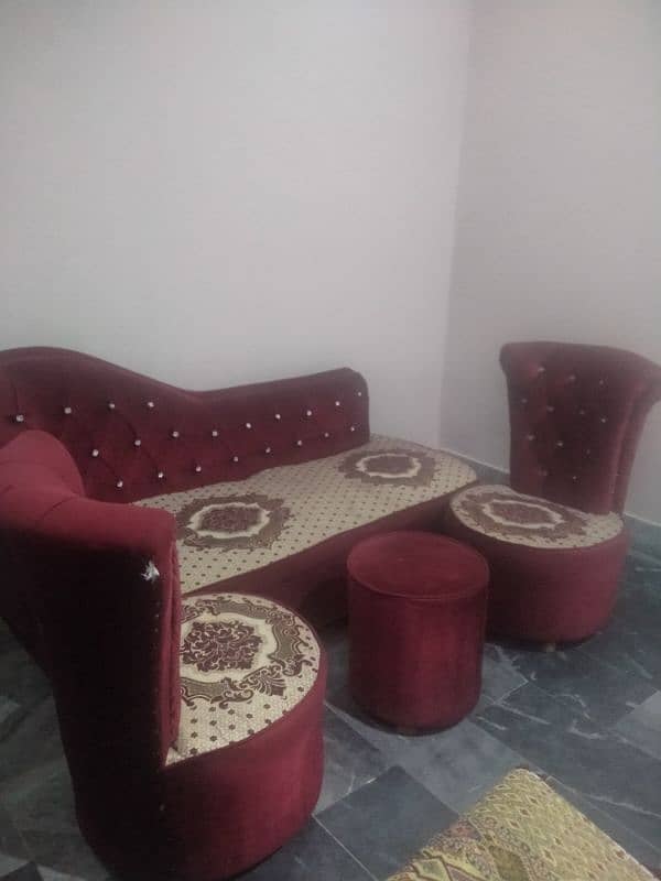 sofa Dewan 5 seater bilkul new condition one week use hua hy 0