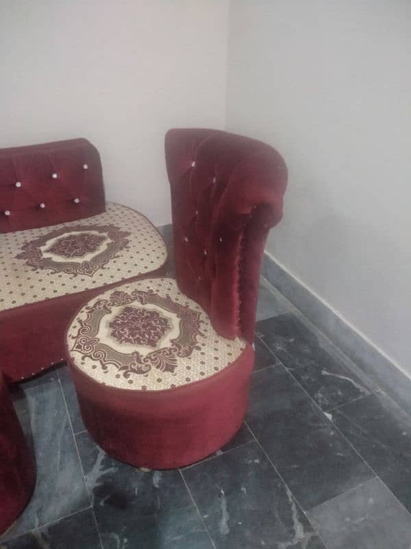 sofa Dewan 5 seater bilkul new condition one week use hua hy 1