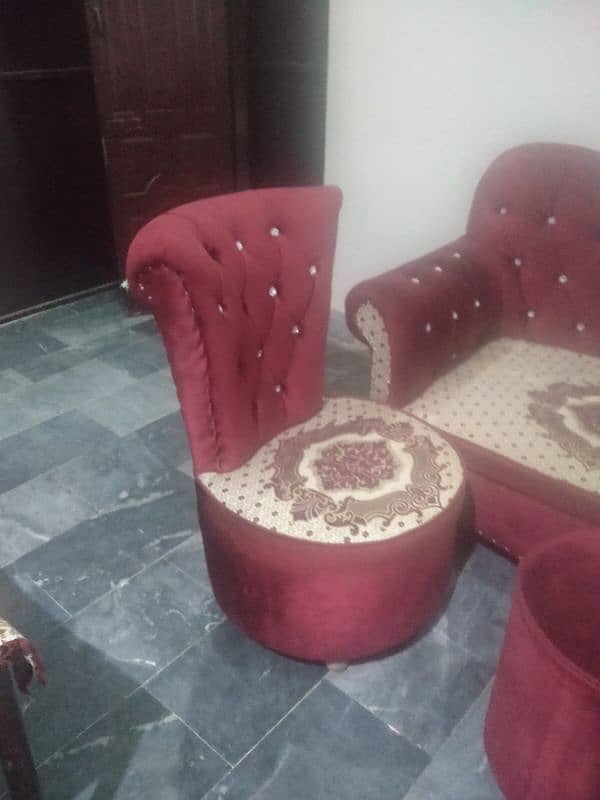 sofa Dewan 5 seater bilkul new condition one week use hua hy 2