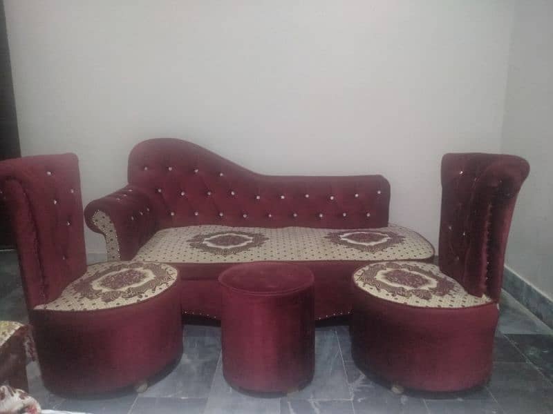 sofa Dewan 5 seater bilkul new condition one week use hua hy 3