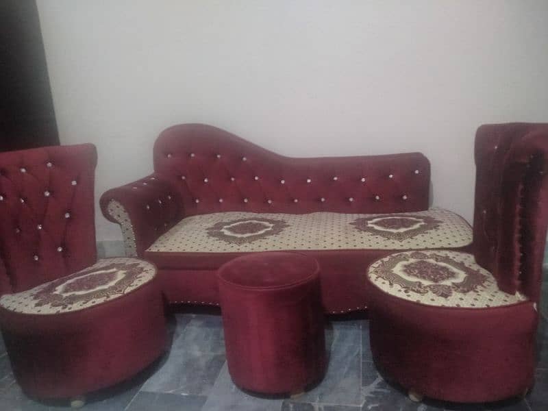 sofa Dewan 5 seater bilkul new condition one week use hua hy 4