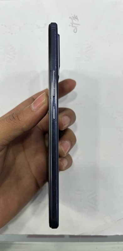 VIVO V21 8/128 3