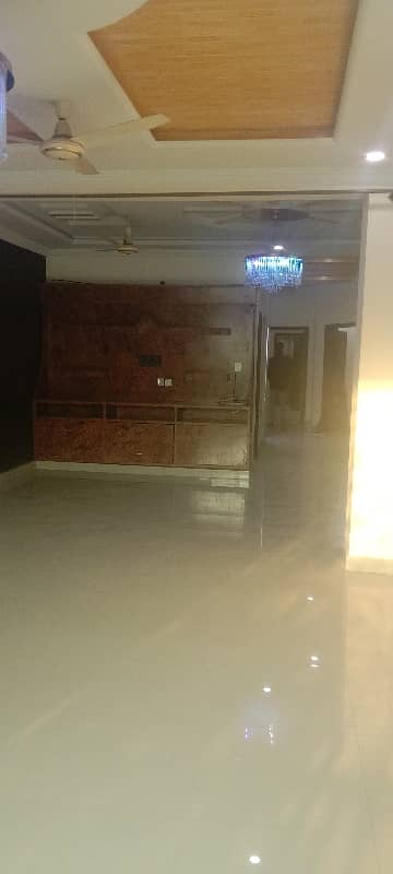 1 kanal lower portion for rent available good location 1