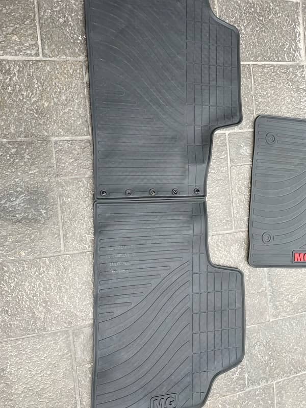 MG HS FLOOR MATS 0