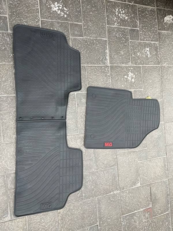 MG HS FLOOR MATS 1