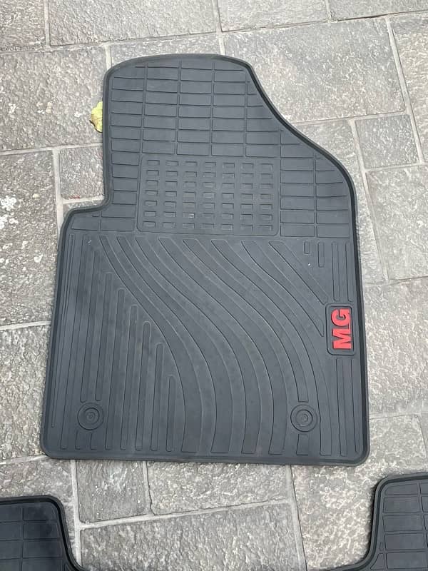 MG HS FLOOR MATS 2