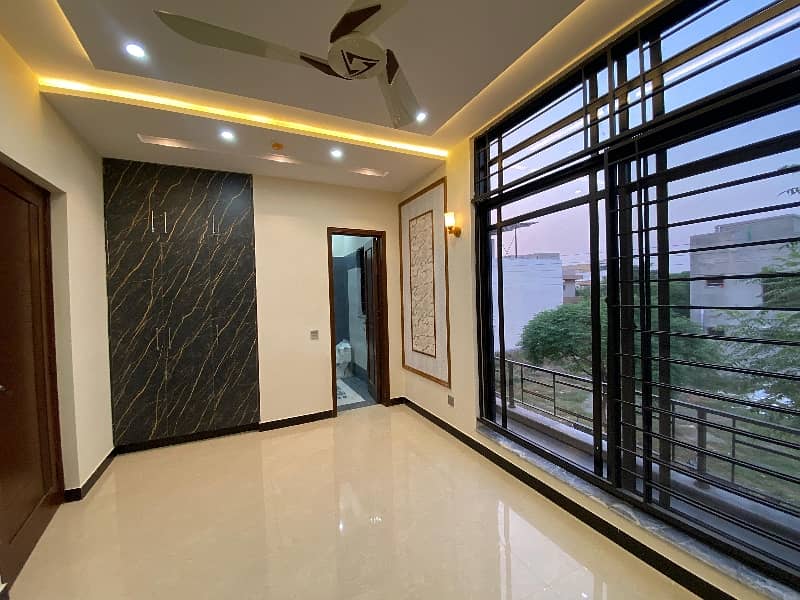 5 Marla Brand New Super Luxury Ultra Modern Design 60 Feet Road House For Sale In DHA Rahbar 17