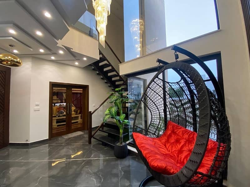 1 Kanal Like New Used Modern Design Double Hight Lobby Fully Furnished Facing Park House For Sale In Valencia Town Lahore 4