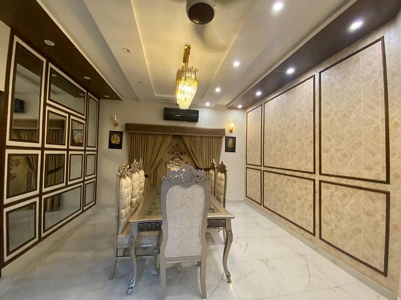 1 Kanal Like New Used Modern Design Double Hight Lobby Fully Furnished Facing Park House For Sale In Valencia Town Lahore 13