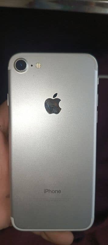 I phone 7 white 32 gb 6