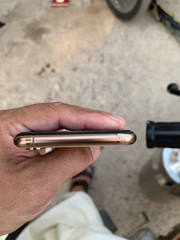 iPhone XS 0