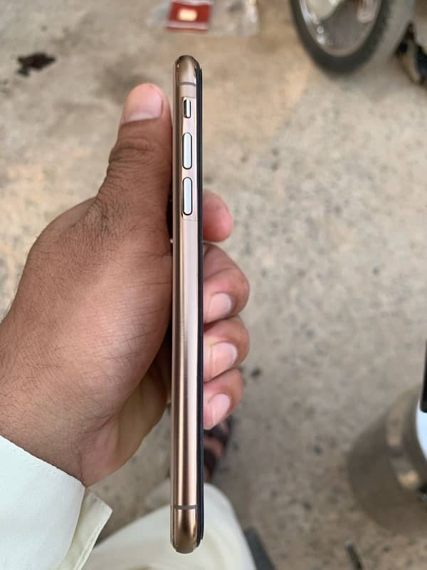 iPhone XS 5