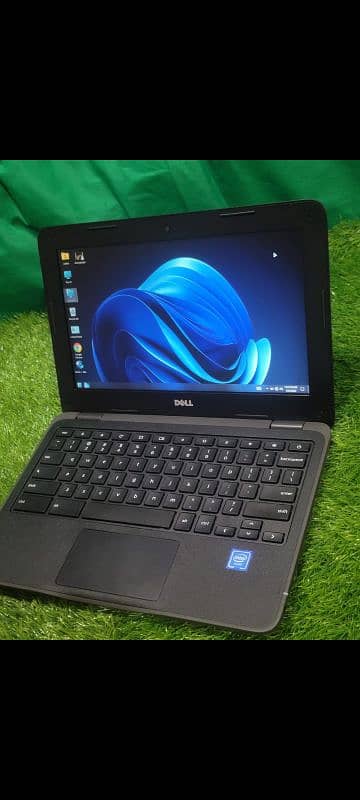 Dell 3180 chromebook windows 4/32 new condition 1