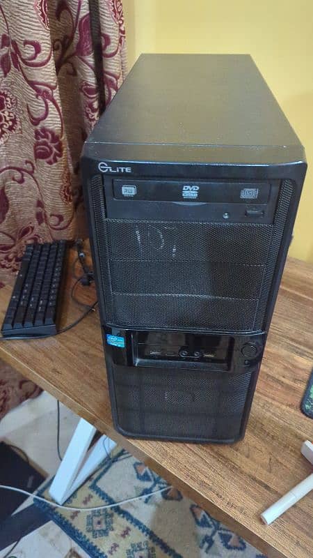 gaming PC with monitor 1