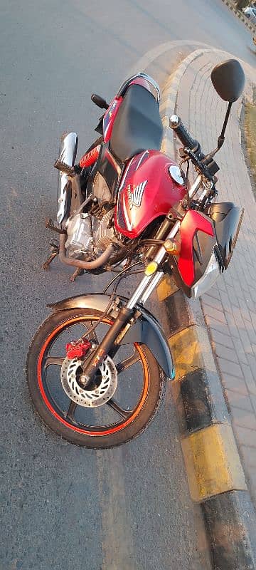 Honda CB 125f 4