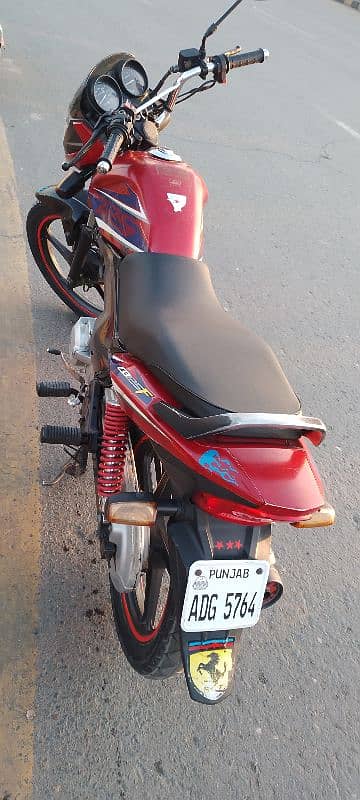 Honda CB 125f 8