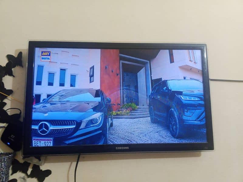 Samsung 32 inches LED TV 0