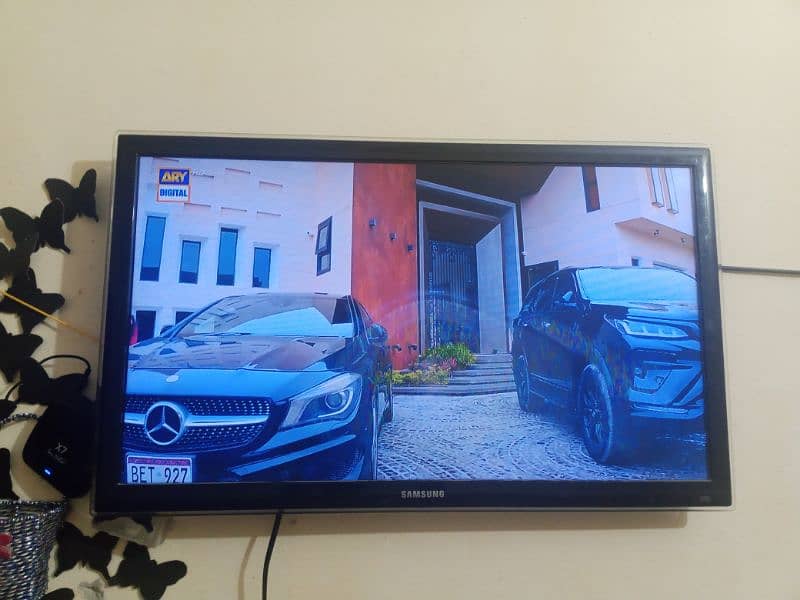 Samsung 32 inches LED TV 2