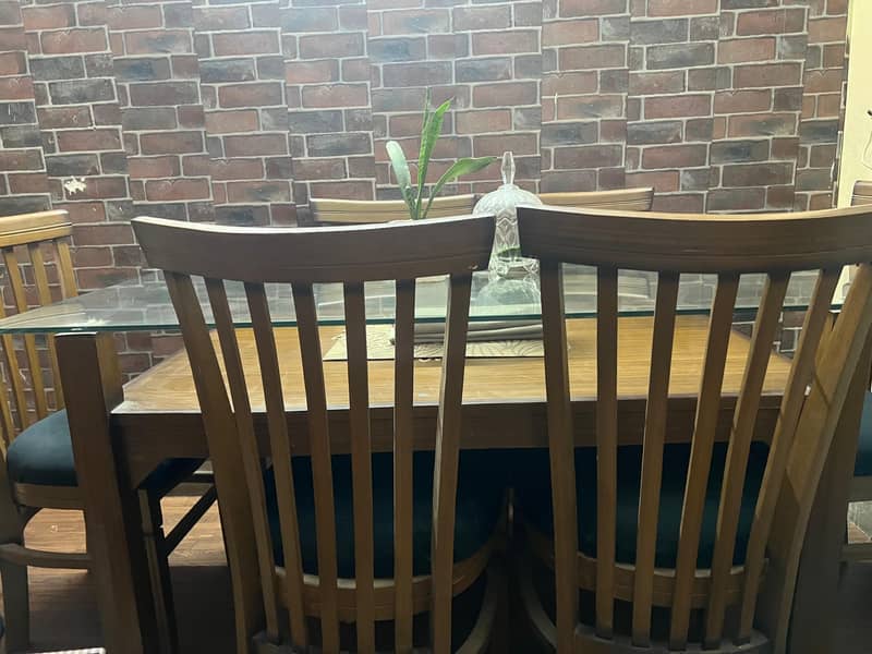 Stylish Wooden 6 Seater Dining Table 10/10 condition 2