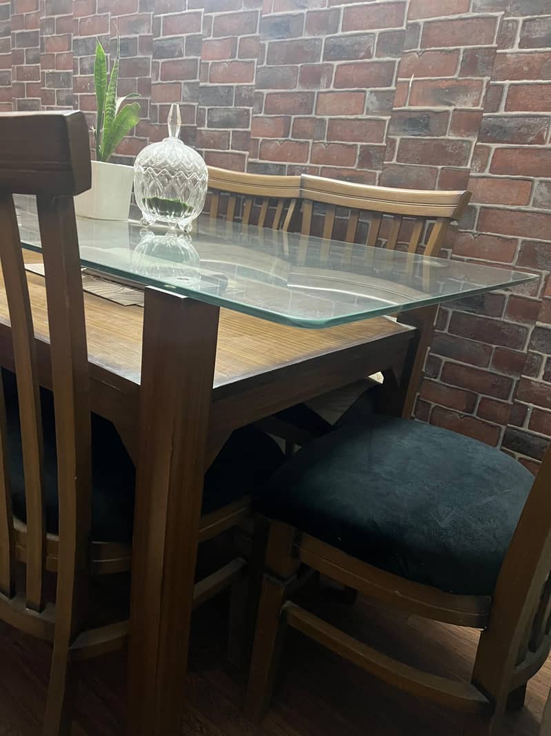 Stylish Wooden 6 Seater Dining Table 10/10 condition 3