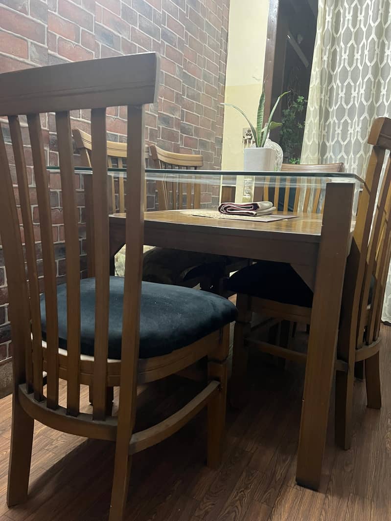 Stylish Wooden 6 Seater Dining Table 10/10 condition 4