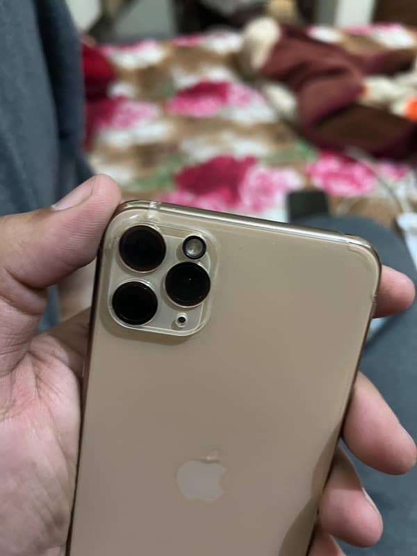 iphone 11 pro max 64 gb golden colour 5