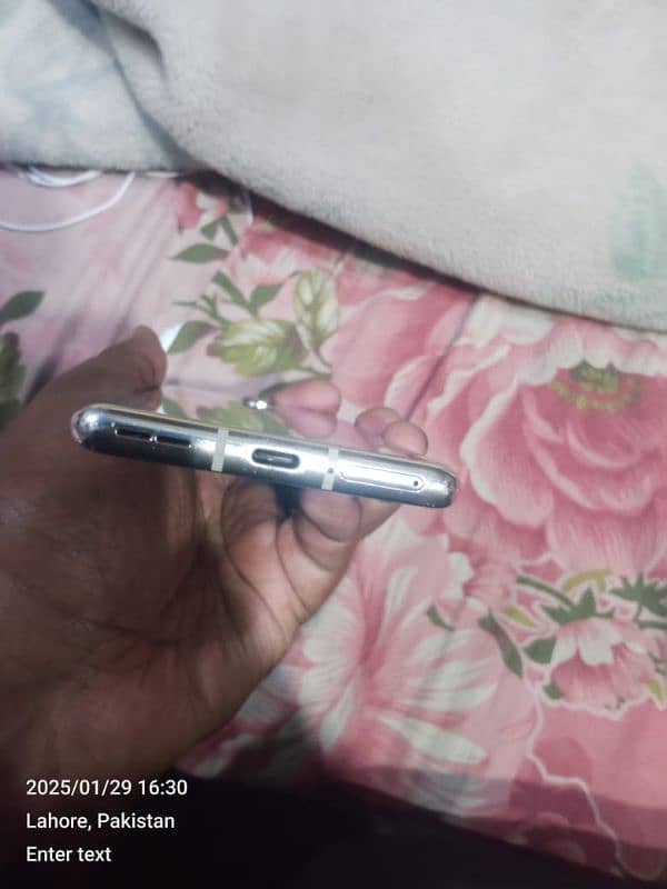 one plus 8 with charger without box condition good 7