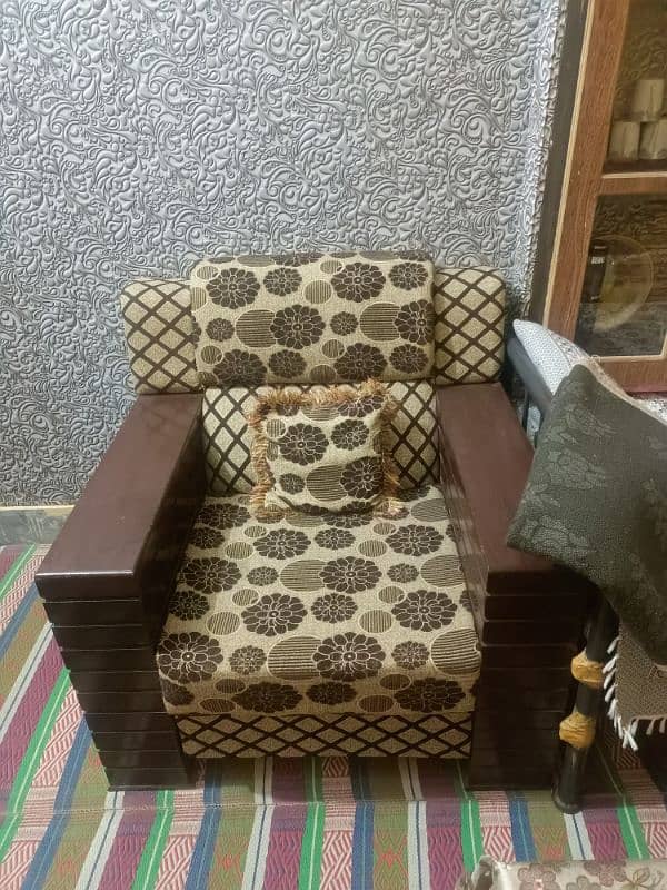 used 5 seater sofa set with table. good candition 1