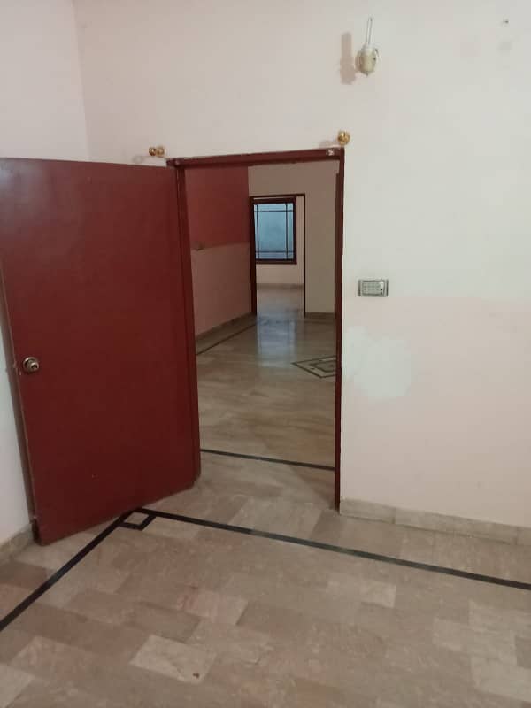 200 Sq. Yd. House For Rent At Kaneez Fatima Society Sector 16-A Vip Block Near By Karachi University Scheme - 33 Karachi . 4