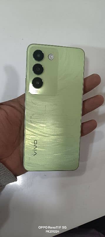 VIVO Y100 1