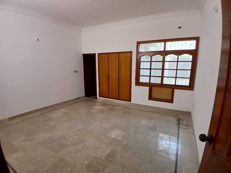 240 SQUARE YARDS RENOVATED 1ST FLOOR WITH ROOF SILENT COMMERCIAL FOR RENT IN JAUHAR 8